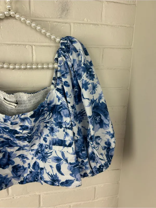 Abercrombie + Fitch Emerson Blue White Floral Smocked Puff Sleeve Top Size XL - Image 6