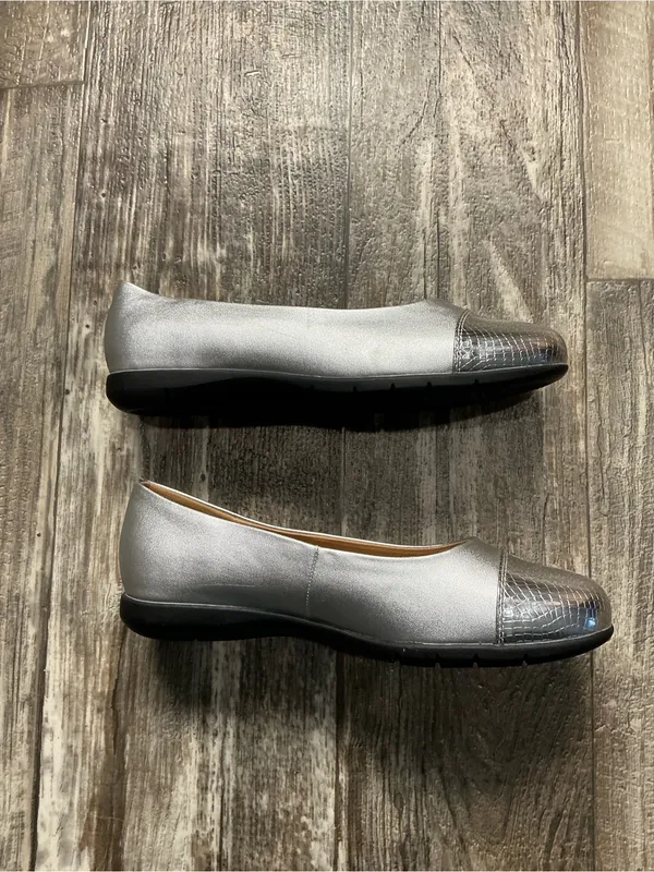 Comfortview Silver Ballet Flat with Silver Metallic Toe Size 10 Wide - Image 9