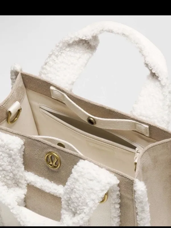NWT Lululemon Boxy Mini Tote Bag 4.5L *Faux Shearling Trims ivory - Image 3
