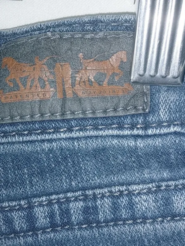 Levis 528 Curvy Skinny 11M 32x30 Dark Wash Jeans - Image 7