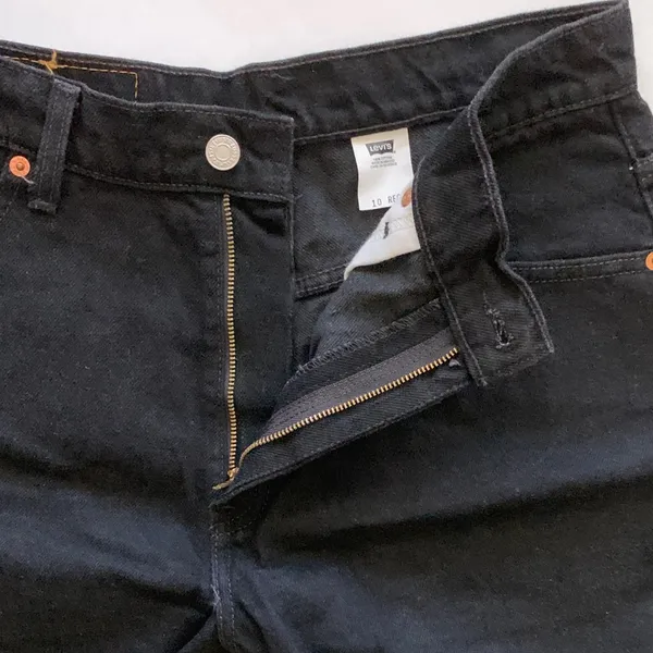 Levi's Classic Black Denim Shorts (243) - Image 8