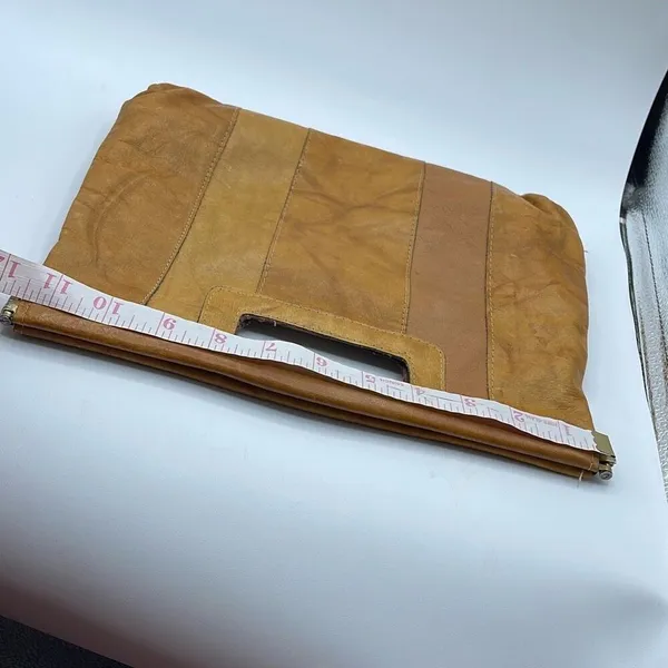 Vintage boho Leather Made in Hong Kong top handle bag. - Image 10