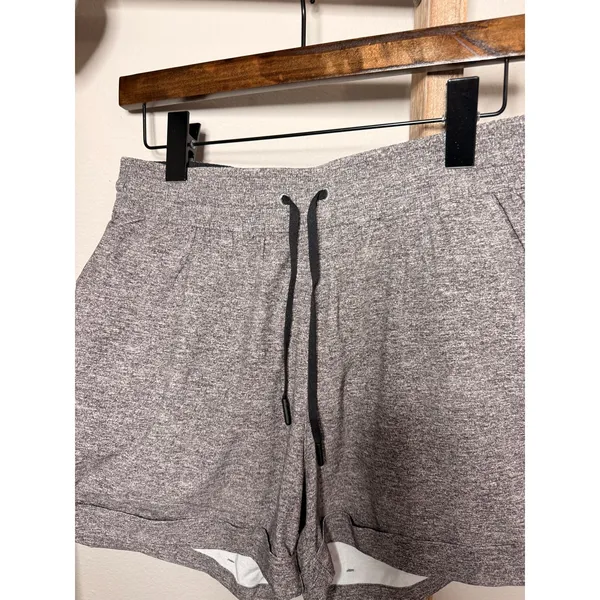 Lululemon Black White Athletic Workout Shorts Pockets Size 8 - Image 3