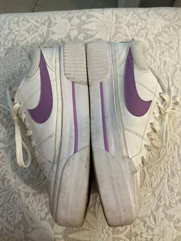Nike Tennis Shoes - Image 3