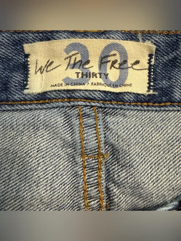 We The Free Distressed “Moon Child’ Distressed Cured Fray Hem Shorts. Size 30. - Image 3