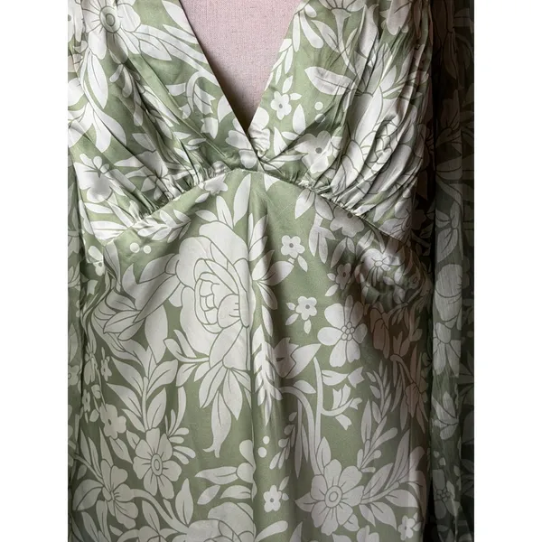 Showpo Freollyn Midi Dress Women 14 Sage Green NWT Floral‎ Deep V Long Sleeve - Image 8