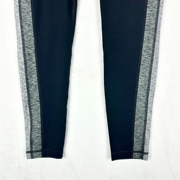 Vuori Women's Racer Leggings Size Medium Black Gray Stripe Athletic Running EUC - Image 4