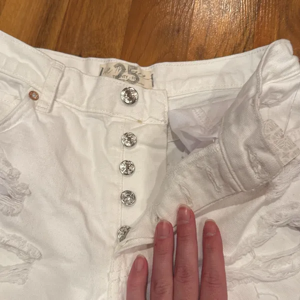 We The Free Free People white denim‎ distressed short women size 25 NWT - Image 2