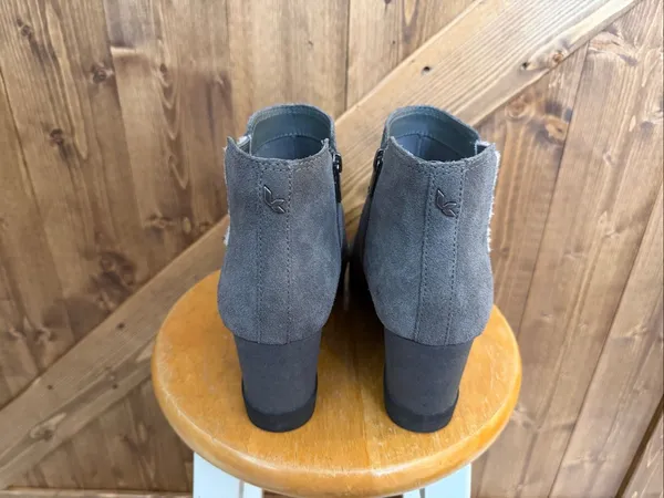 Koolaburra Women’s Size 10 Gray Suede Wedge Ankle Boots - Image 4