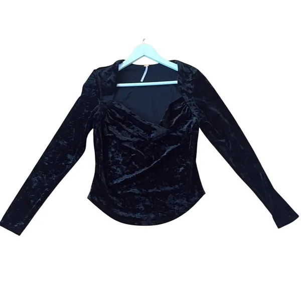 Free People perfect date black velvet cowl neck blouse xs - Image 3