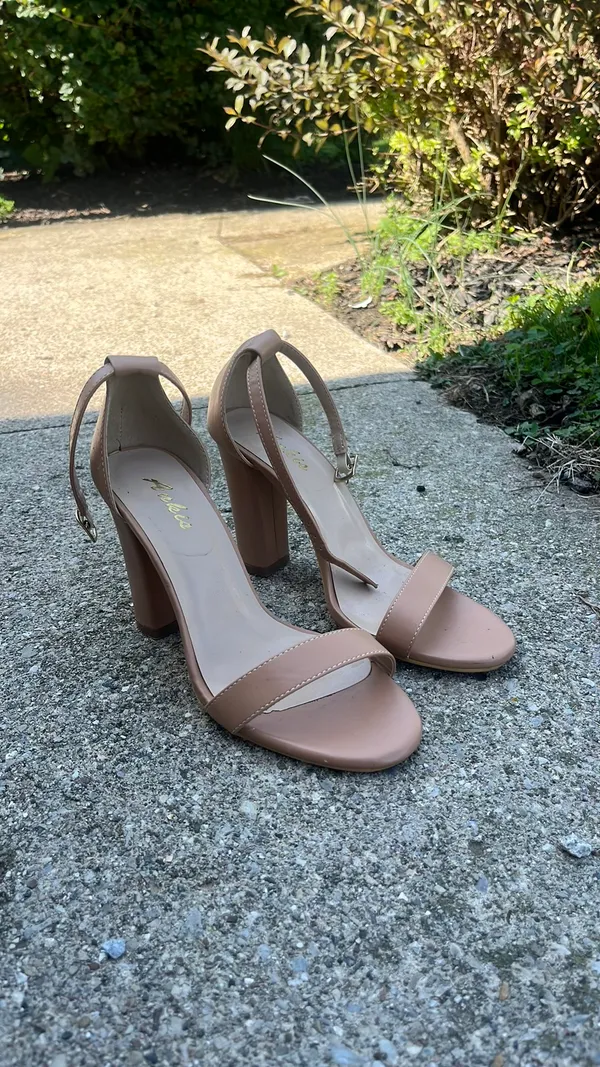 Tan chunky heels Size 7 - Image 2