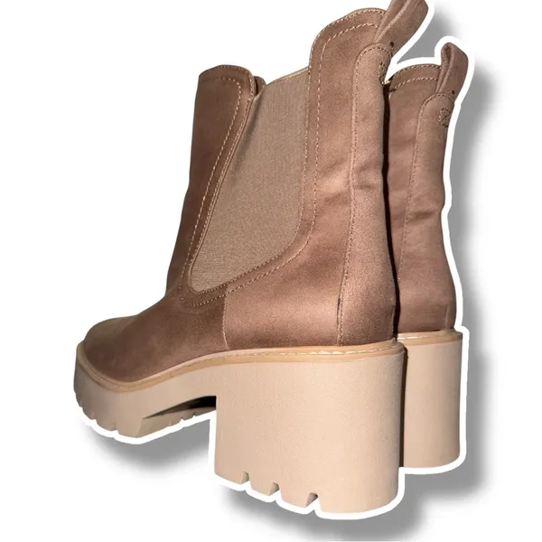 DV by Dolce Vita NWT - Tobias Taupe Chelsea Boots – Size 9.5 – New In Box - Image 6