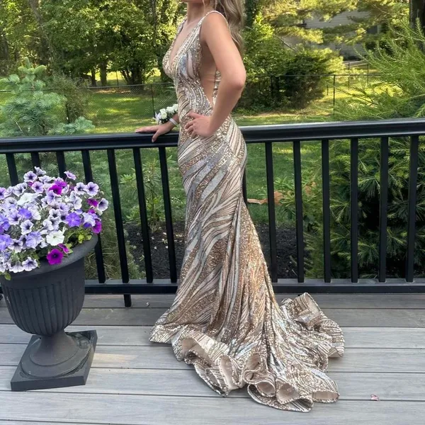 Jovani prom dress 22314 gold and silver sequin vneck open back Size 00 - Image 3