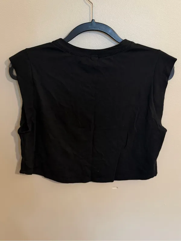Gildan Morgan Wallen THIS BAR Cropped Top - Image 6