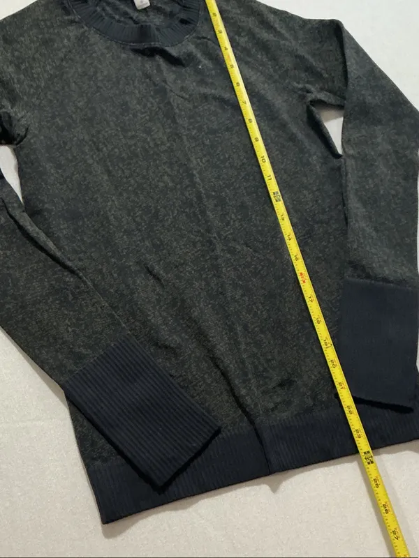 lululemon athletica Men's Charcoal Crewneck Sweater - Image 3