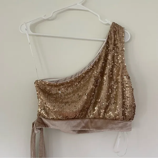 Lulus NWOT Spectacular Matte Gold Sequin One-Shoulder Side-Tie Crop Top Size M - Image 13