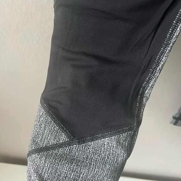 Lululemon Grey Pace Rival Cropped Leggings Size 6 - Image 4