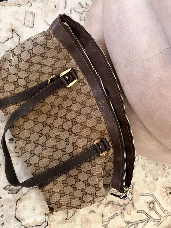 Gucci Shoulder Bag - Image 4