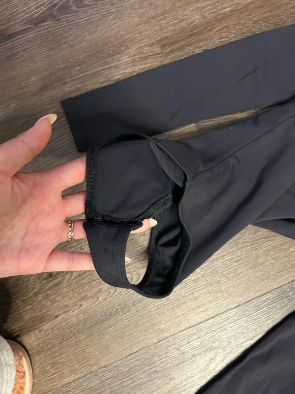 Aritzia Babaton Long Sleeve Bodysuit - Image 5