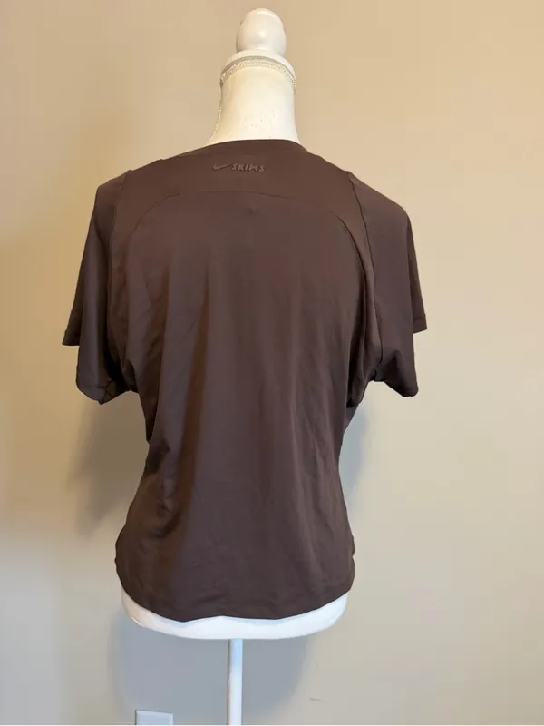 NWT Nike Skims Airy baby tee size XL dark sepia sold out color - Image 5