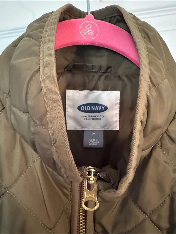 Old Navy Women’s Quilted Olive Full Zip Layering Vest - Image 2