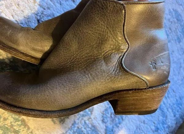 Frye Carson Piping Leather Bootie Size 6.5 Graphite Grey Side Zipper - Image 6