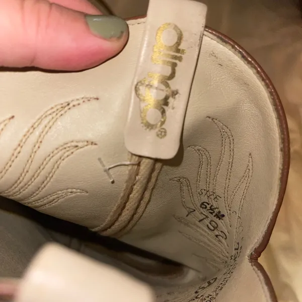 Vintage Dingo Cream Western Leather Boots Size 6.5 - Image 2