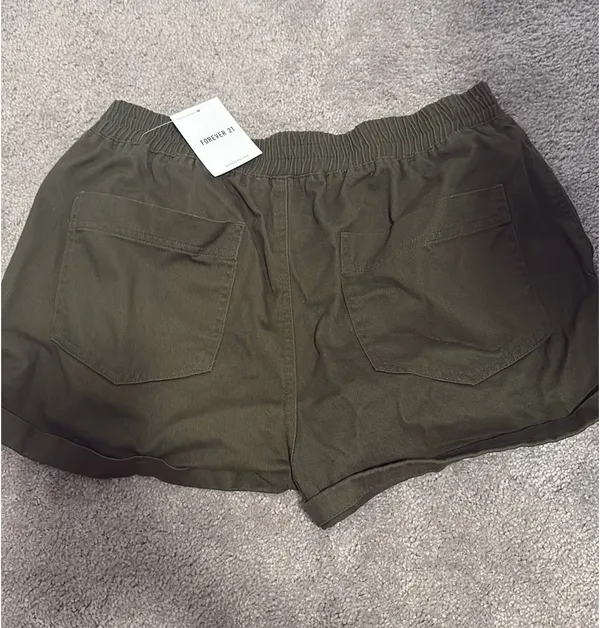 Forever 21 Green shorts - Image 2