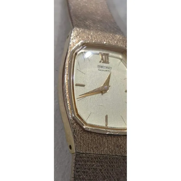 Seiko Quartz Ladies Watch Gold Tone Rectangle Case Textured Band‎ 387034 - Image 9