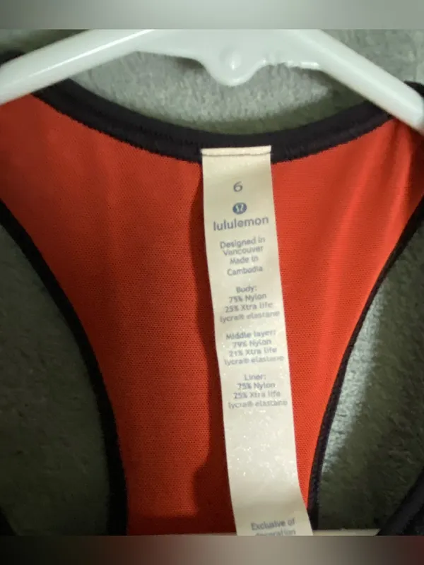 Lululemon High Neck Black Red Laser Cut Sports‎ Bra size 6 outdoor Sporty - Image 3