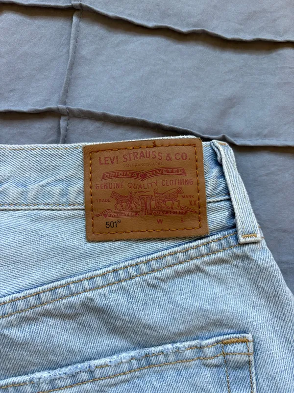 Levi’s 501 Mid-Thigh Shorts - Image 3