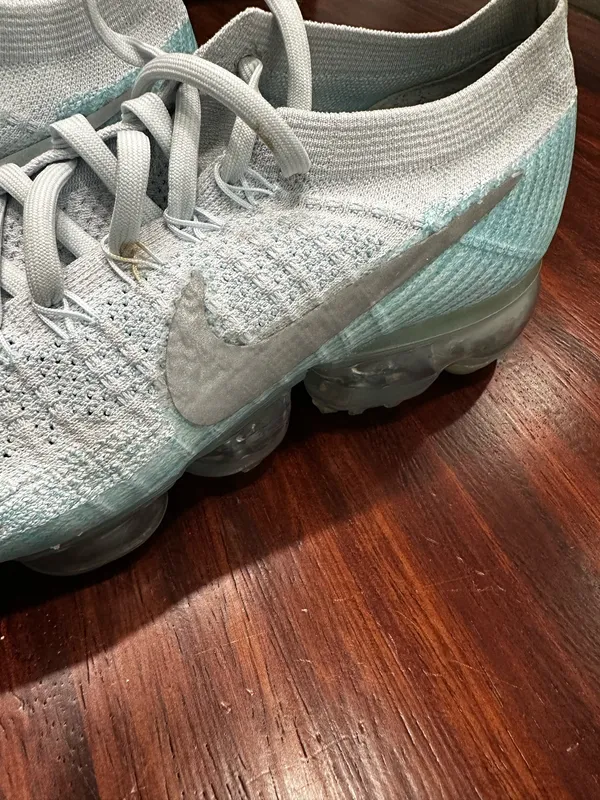 Great Nike Air VaporMax Flyknit in a white/teal colorway size 10 for women - Image 5