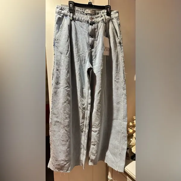 NWT ZARA high waist wide legs distressed seams 💙 - Image 2