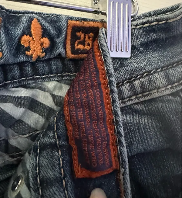 Rock Revival Celine style Bootcut Jeans are a size 28. - Image 3