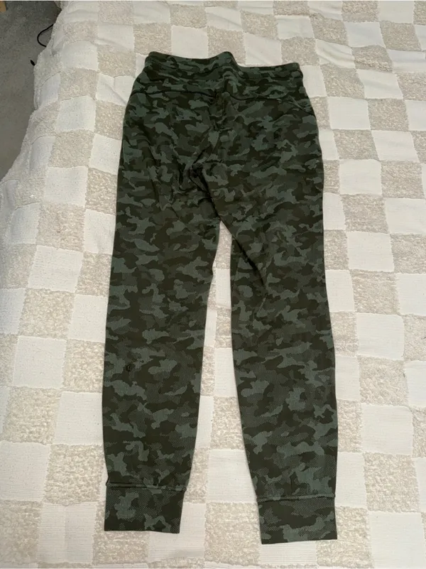 Lululemon Ready to‎ Rulu Jogger 29" Heritage Camo Dark Olive Green Twill size 8 - Image 5