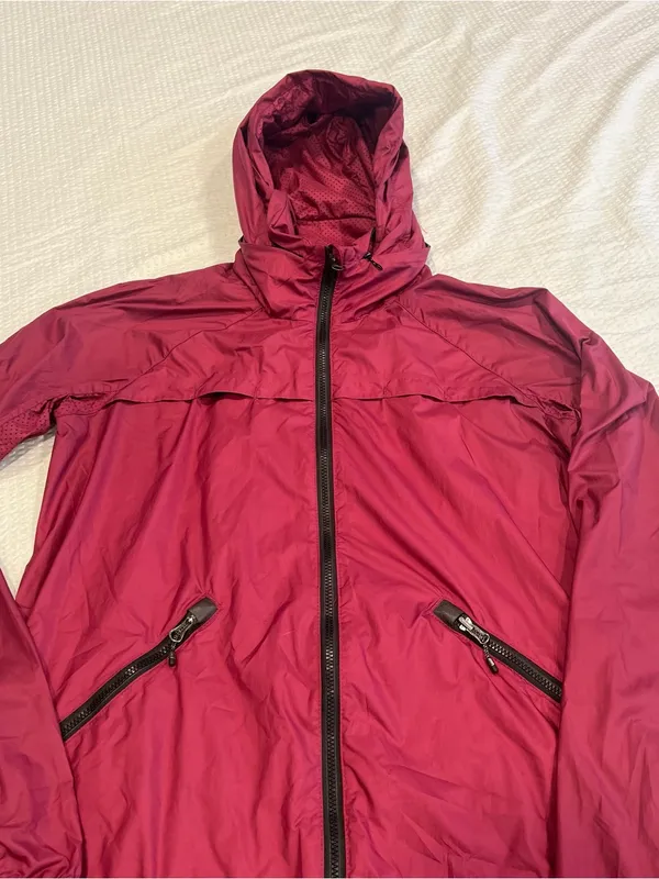 Lululemon burgundy windbreaker jacket 4 women - Image 4