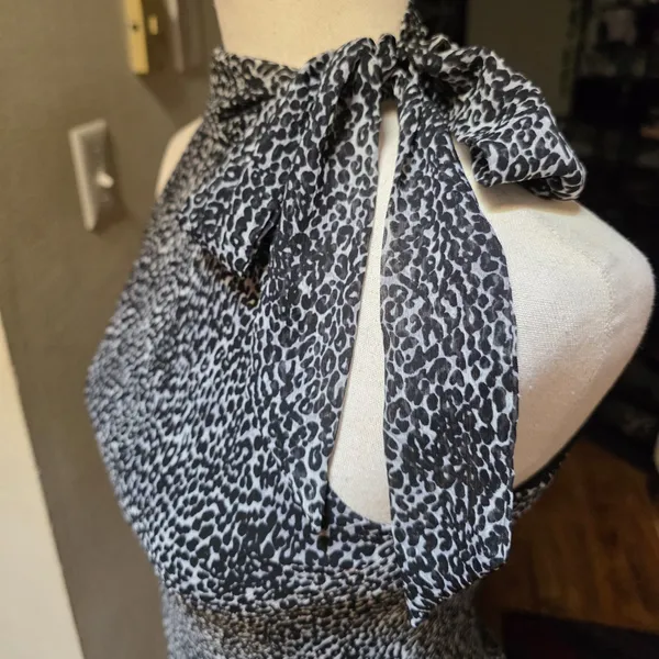 Sequin Hearts Y2K Lepard Print Grey Sleeveless Bow Collar Top - Image 4
