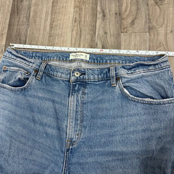 Abercrombie & Fitch 90s Relaxed High Rise Distressed Jeans 18L - Image 5
