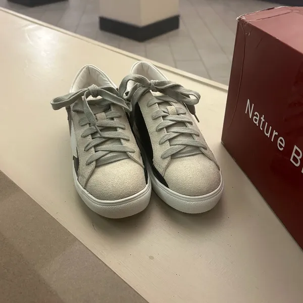 Nature Breeze Monochrome Casual Sneakers Brand NEW!! With box size 6 - Image 4