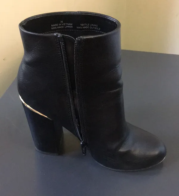 Kurt Geiger CARVELA Vegan Leather Black Side Zip Gold Metal Trim 3.75” Block Heel Boots EUC 6 - Image 5