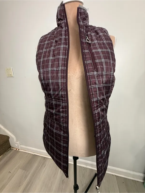 Ariat Plaid Quilted Puffer Vest - Burgundy with Gray - Image 10