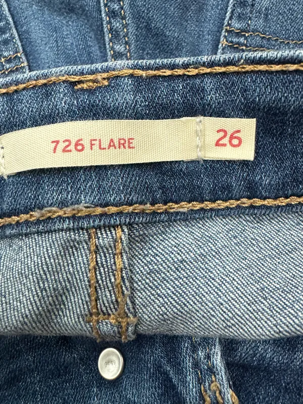 Levi’s 726 Flare Denim Jeans Size 26 - Image 4