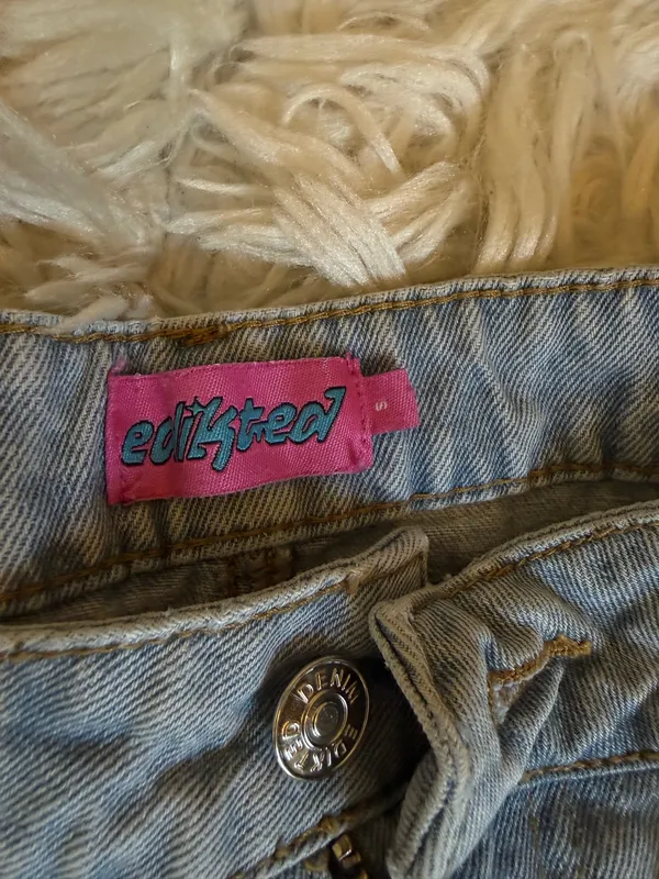 Edikted Light Wash Jeans - Image 3