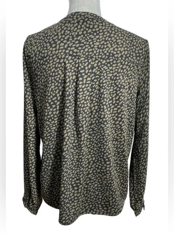 Ann Taylor Green & Black Printed Long Sleeve Blouse Size S Pleated Front - Image 4