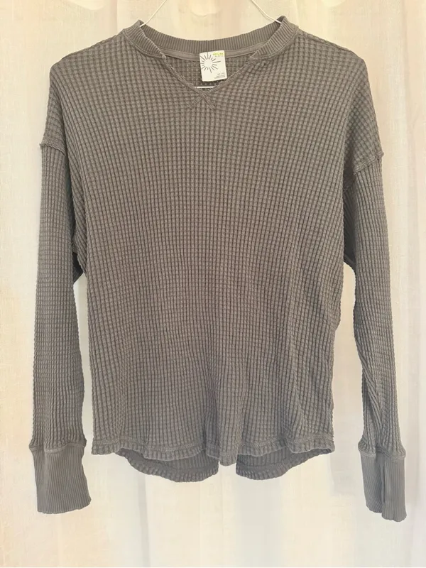 OFFLINE By Aerie Wow! Waffle Notch Neck Long Sleeve T-Shirt Smoked Gray XS - Image 4
