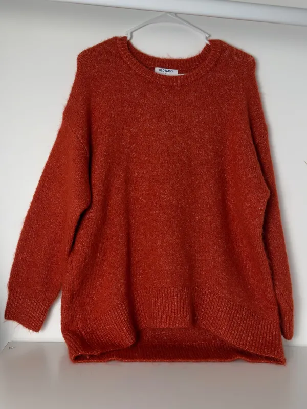 Old Navy Women's Burnt Orange Crewneck Sweater - Image 2