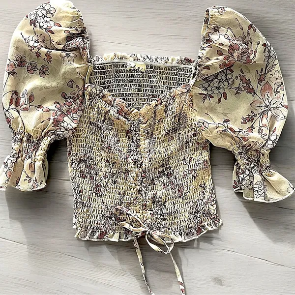 Small•Vintage Floral•Smocked•Crop Top• Blush J•Square Neck•Puff 3/4 Sleeves• - Image 2