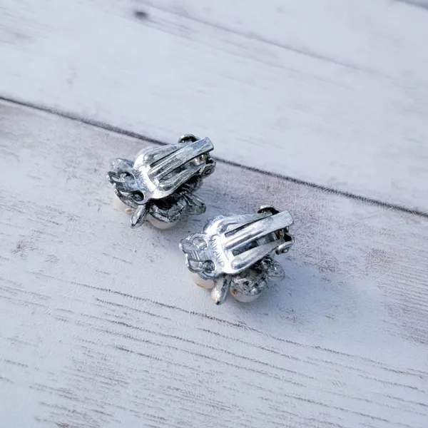 Vintage Clip On Earrings Faux Pearl Quad - Condition Issues - Image 4