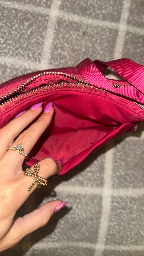Lululemon city essentials mini shoulder bag - Image 4