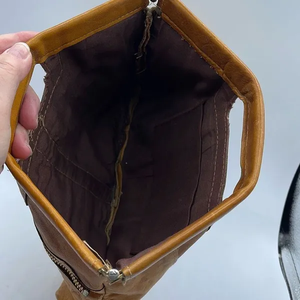 Vintage boho Leather Made in Hong Kong top handle bag. - Image 7